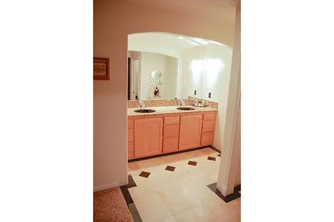 Bathrooms 10