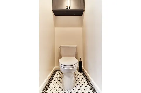 Bathrooms 8